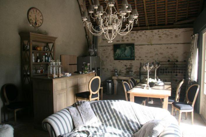 Le Mouton Bed & Breakfast Blaison ภายนอก รูปภาพ